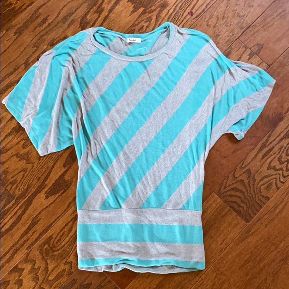 Teenbell Lizard Thicket Top